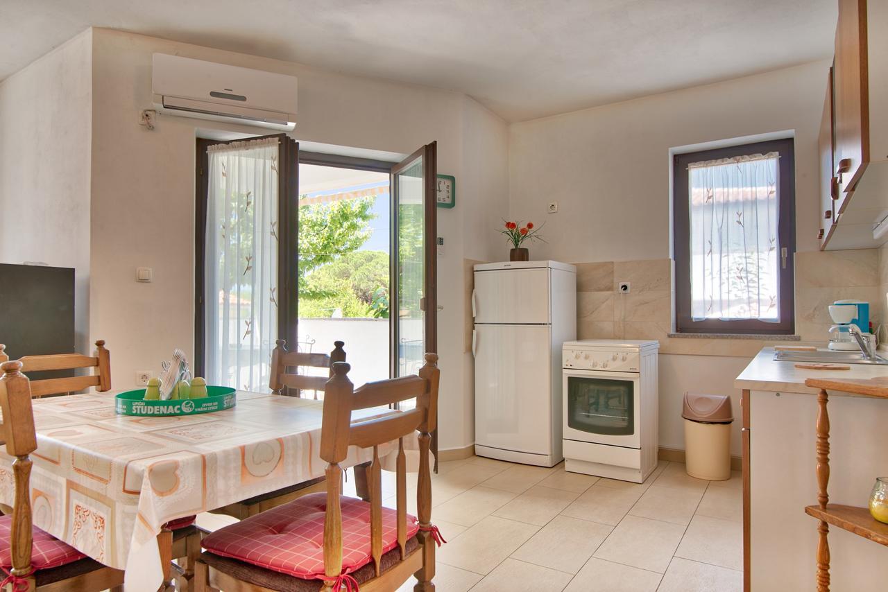 Apartment Maja Štinjan Esterno foto