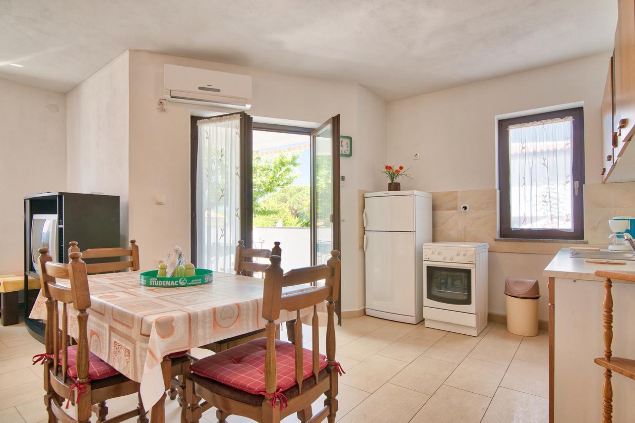 Apartment Maja Štinjan Esterno foto
